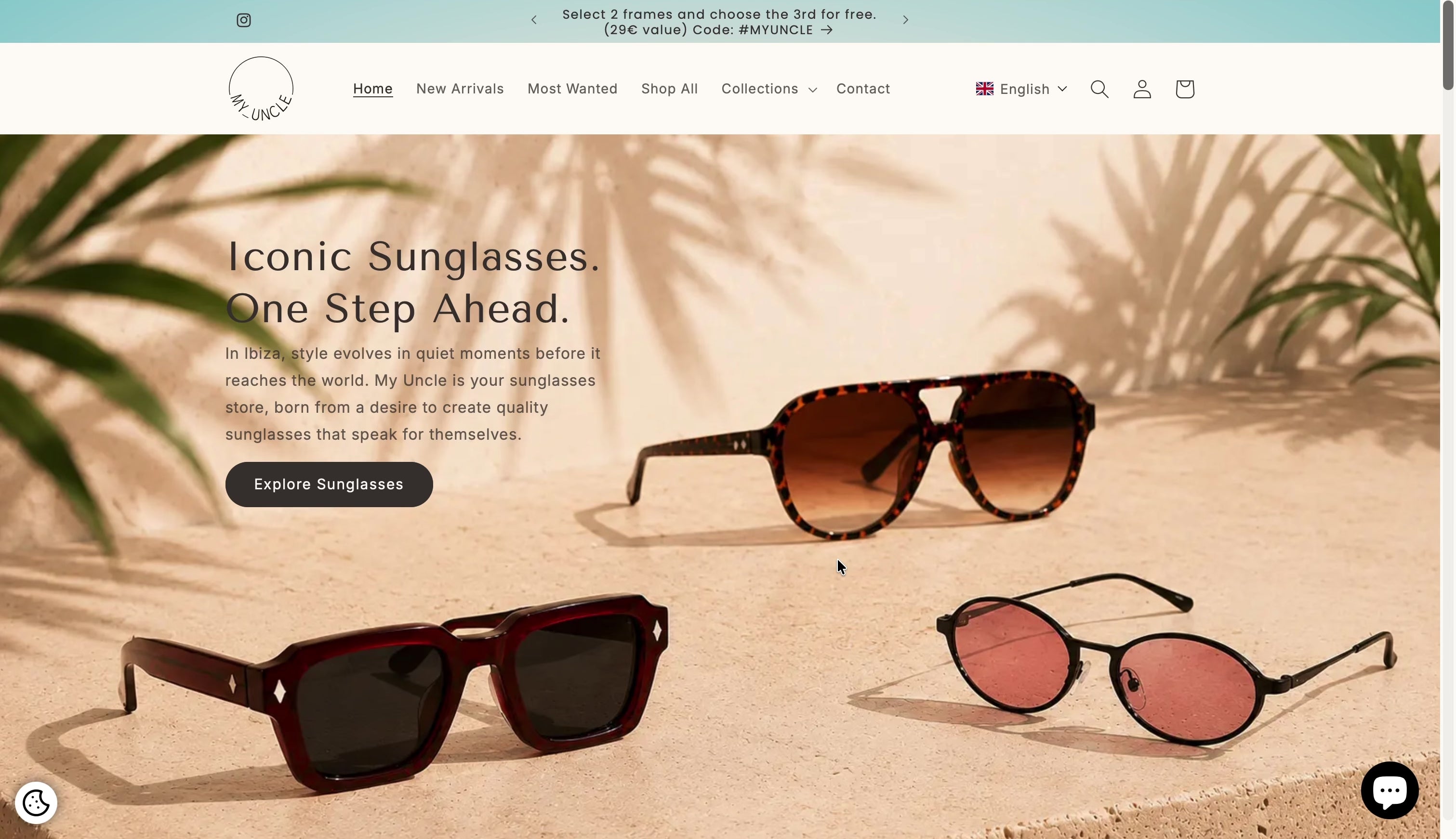 Cargar video: Video tutorial on a desktop screen showing how to apply the "3 for 2" promo code at My Uncle: three pairs of sunglasses are added to the cart, and the discount code is entered into the field on the right side of the checkout page.